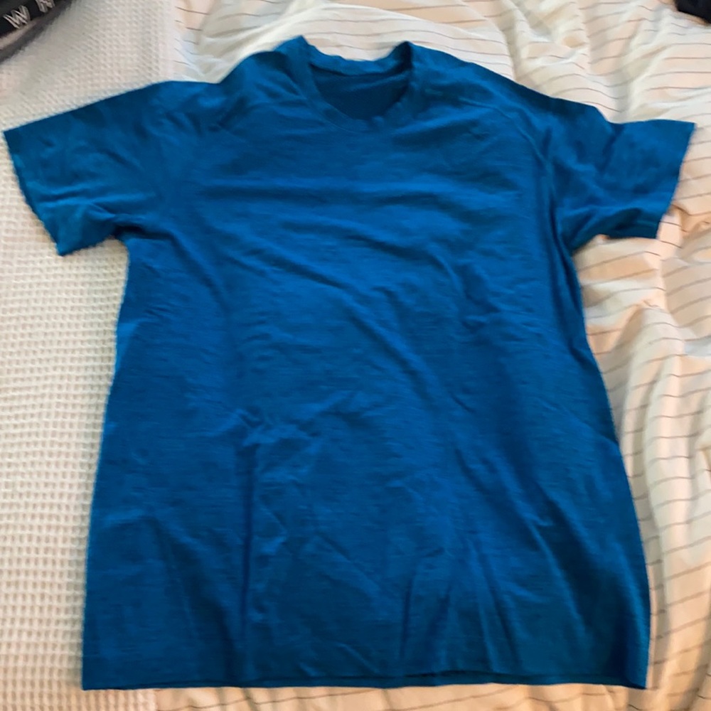 Blue lululemon men’s t shirt in medium